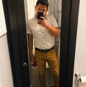 Meet your Posher, Luis